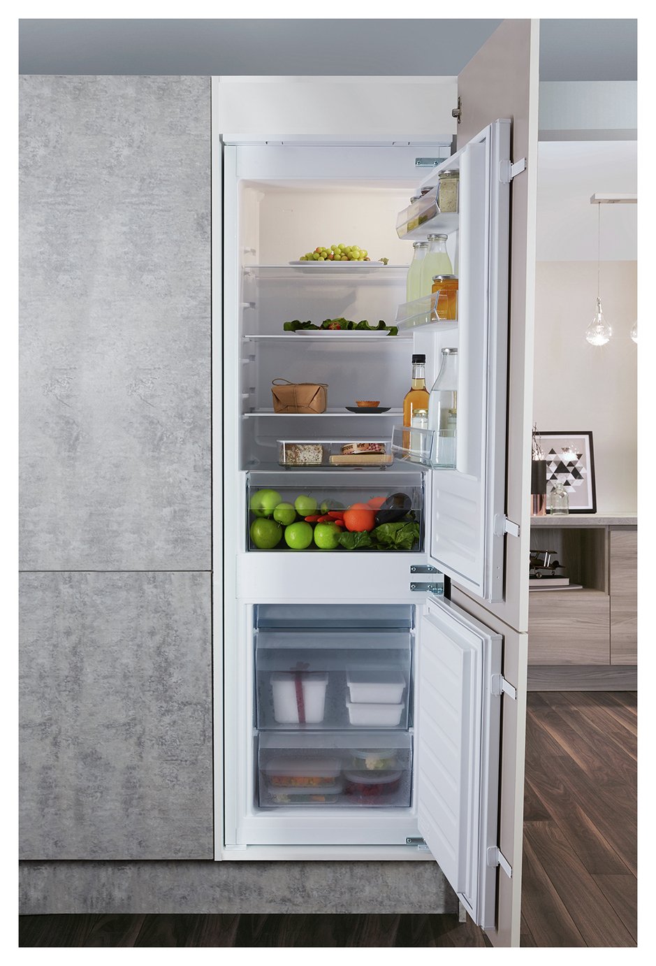 Hotpoint HMCB7030AA Integrated Fridge Freezer Review