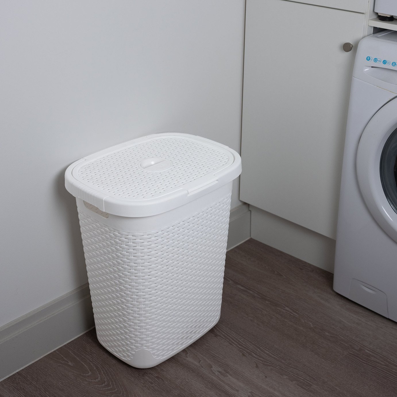 Cestino Rotondo per Bagno Addis, in Finto Rattan, con Coperchio Basculante, Lino Calico