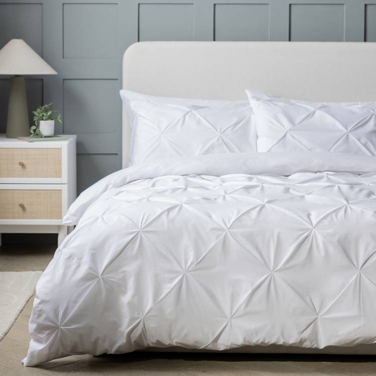 Habitat Pinch Pleat Pintuck White Bedding Set - Superking 0