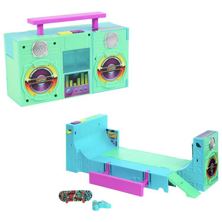 Hot Wheels Skate Boombox Skate Park Playset & fingerboard 0