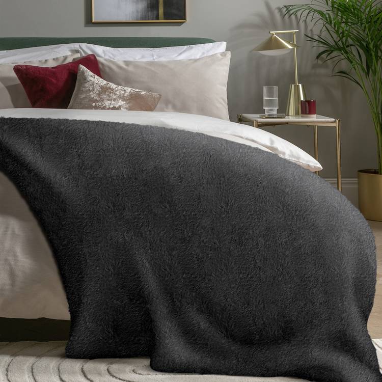 Habitat Faux Fur Throw - Black - 125x150cm 0