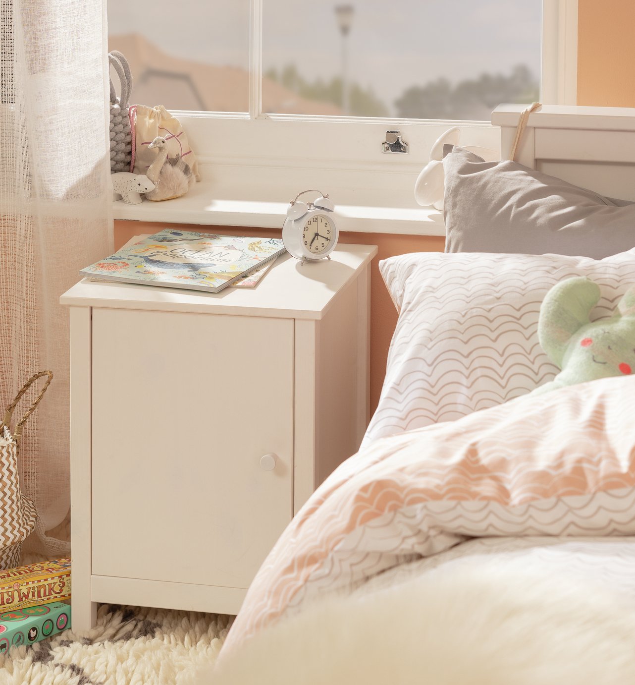 Argos Home Scandinavia White Bedside Chest Review