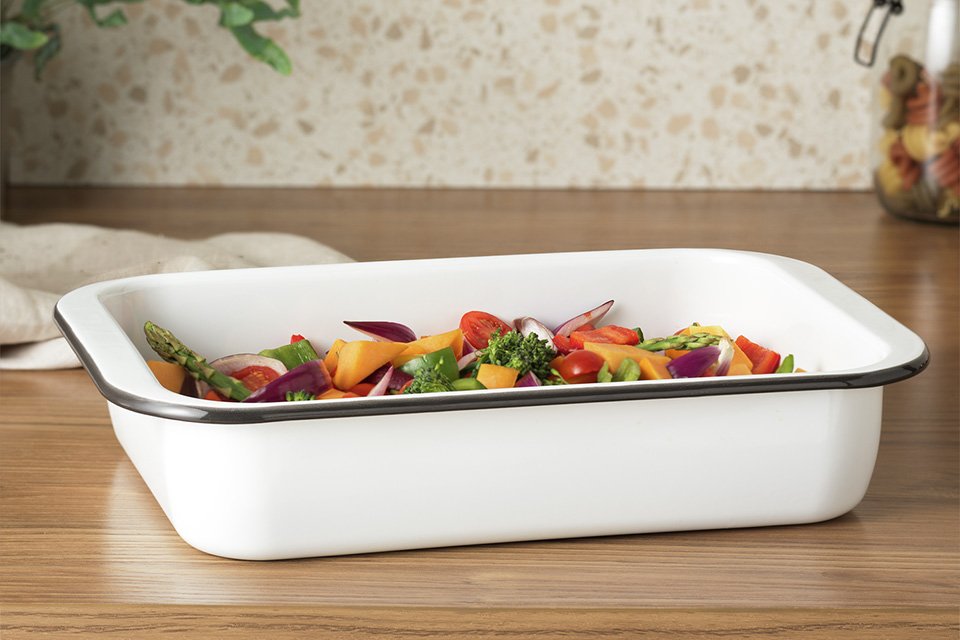 Cookware. Includes roasting dishes, saucepans, casserole pots and more.