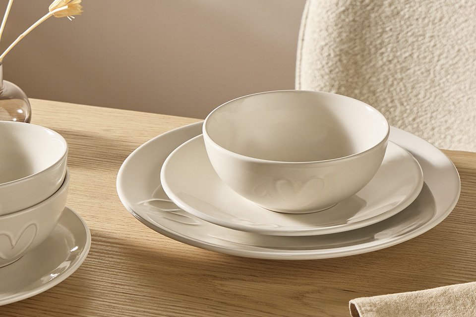 Tableware. Includes dinner sets, table linen, cutlery and more.