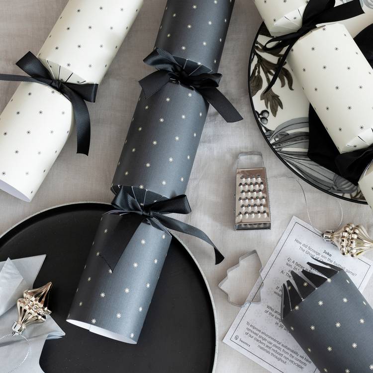 Habitat Pack of 6 Premium Ultra Christmas Crackers 0