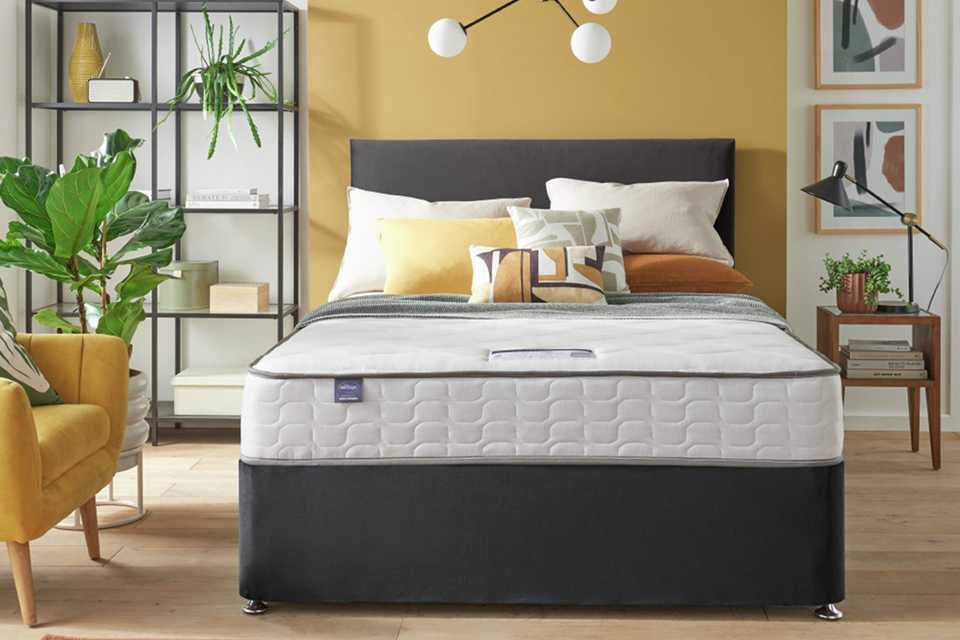 ASilentnight Middleton 800 Pocket Comfort Single Mattress.