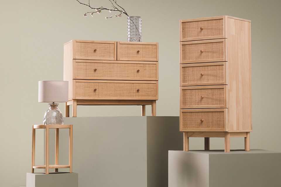 Wooden chest of drawers.