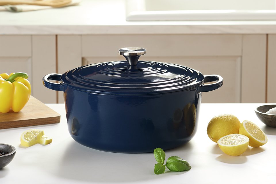 Habitat 5.3L Cast Iron Casserole Dish - Navy.