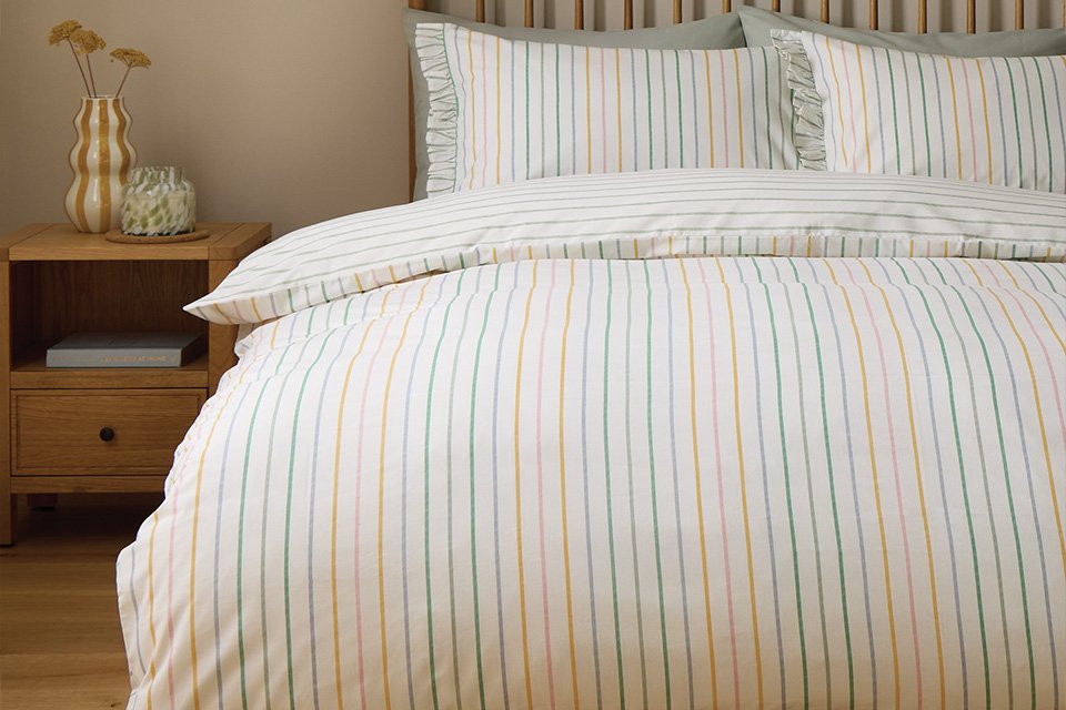 Habitat Multi Col Stripe Ruffle Double duevt set.