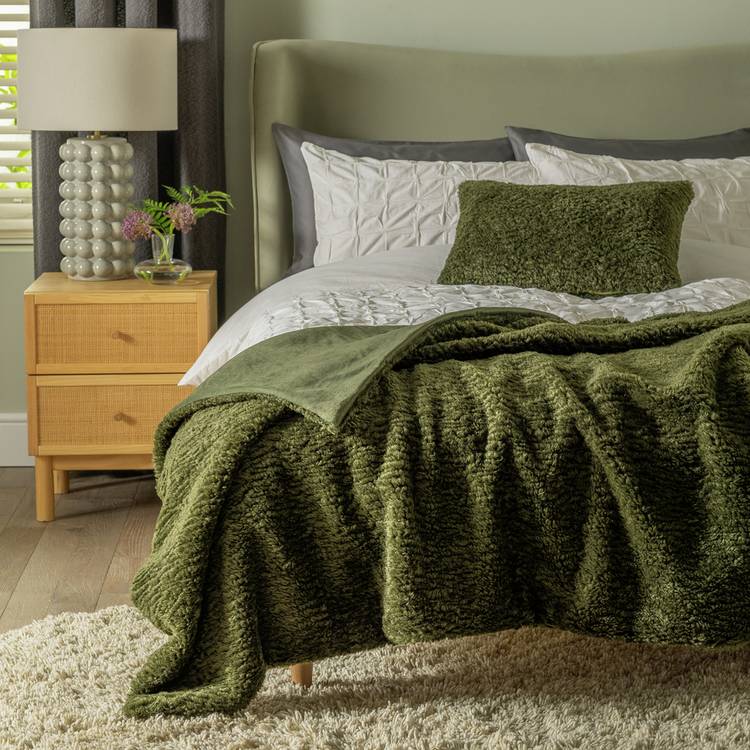 Habitat Shearling Throw - Moss Green - 125x150cm 0