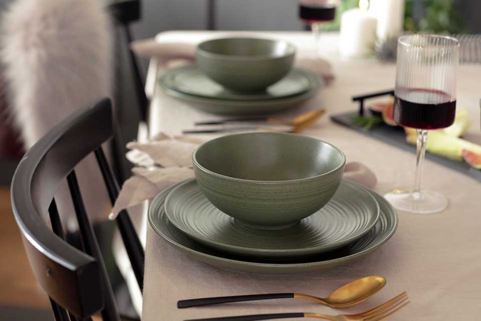 Freshness meets tranquility. Create a harmonious dining atmosphere.