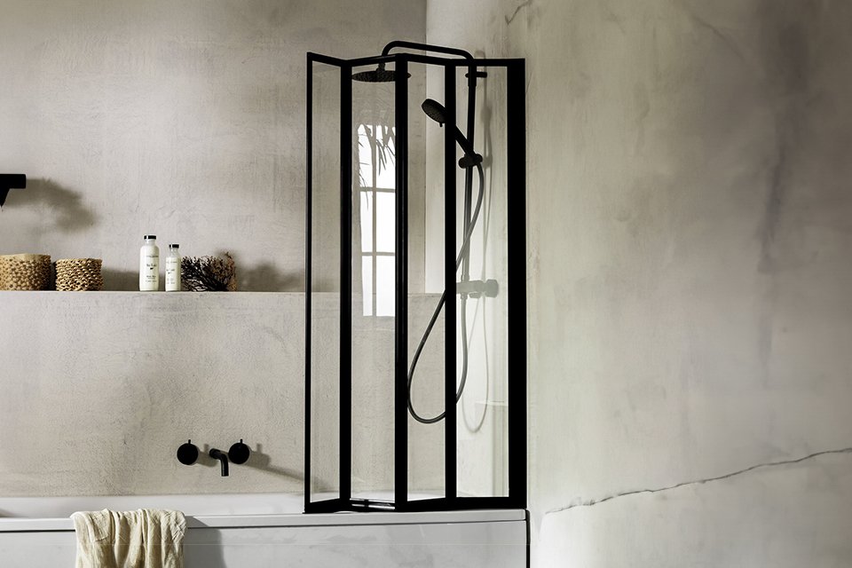 A 3mm 4-fold black bath screen in a minimal bathroom.