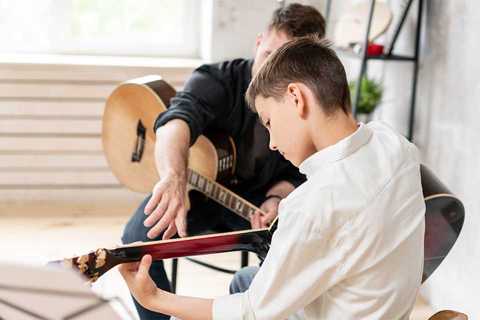 Guitar guide Find the best guitar for beginners Argos