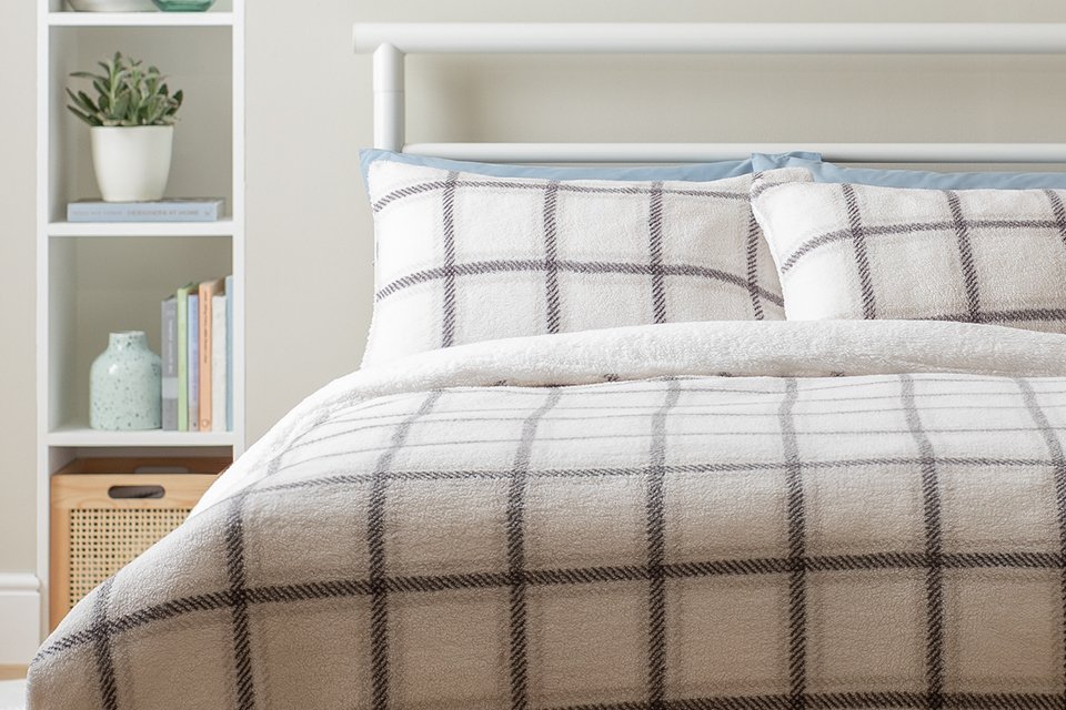 Argos Home Checked Grid Fleece Cream Bedding Set.