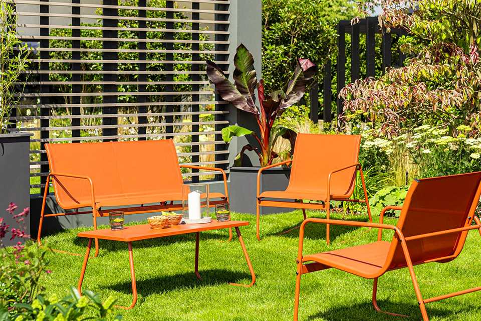 Get the garden ready for Spring. Shop all you need to make your garden worth spending time in.