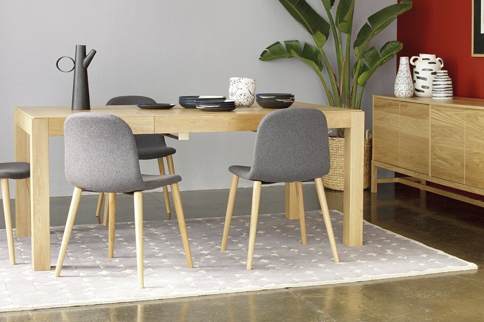 Habitat Drio Extending Oak 4-10 Seat Dining Table.