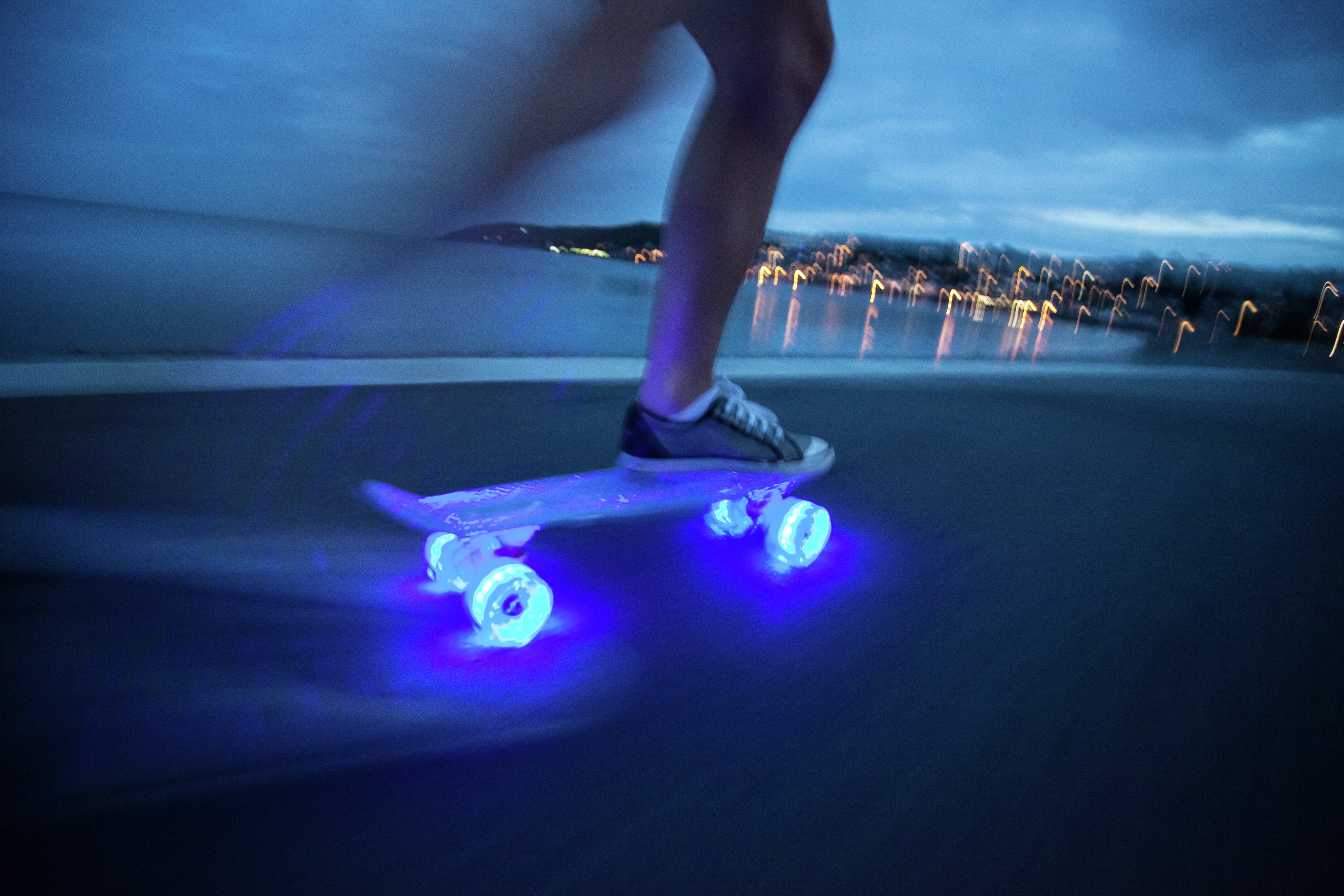 Mello LED 22 Inch Cruiser Skateboard - Blueberry