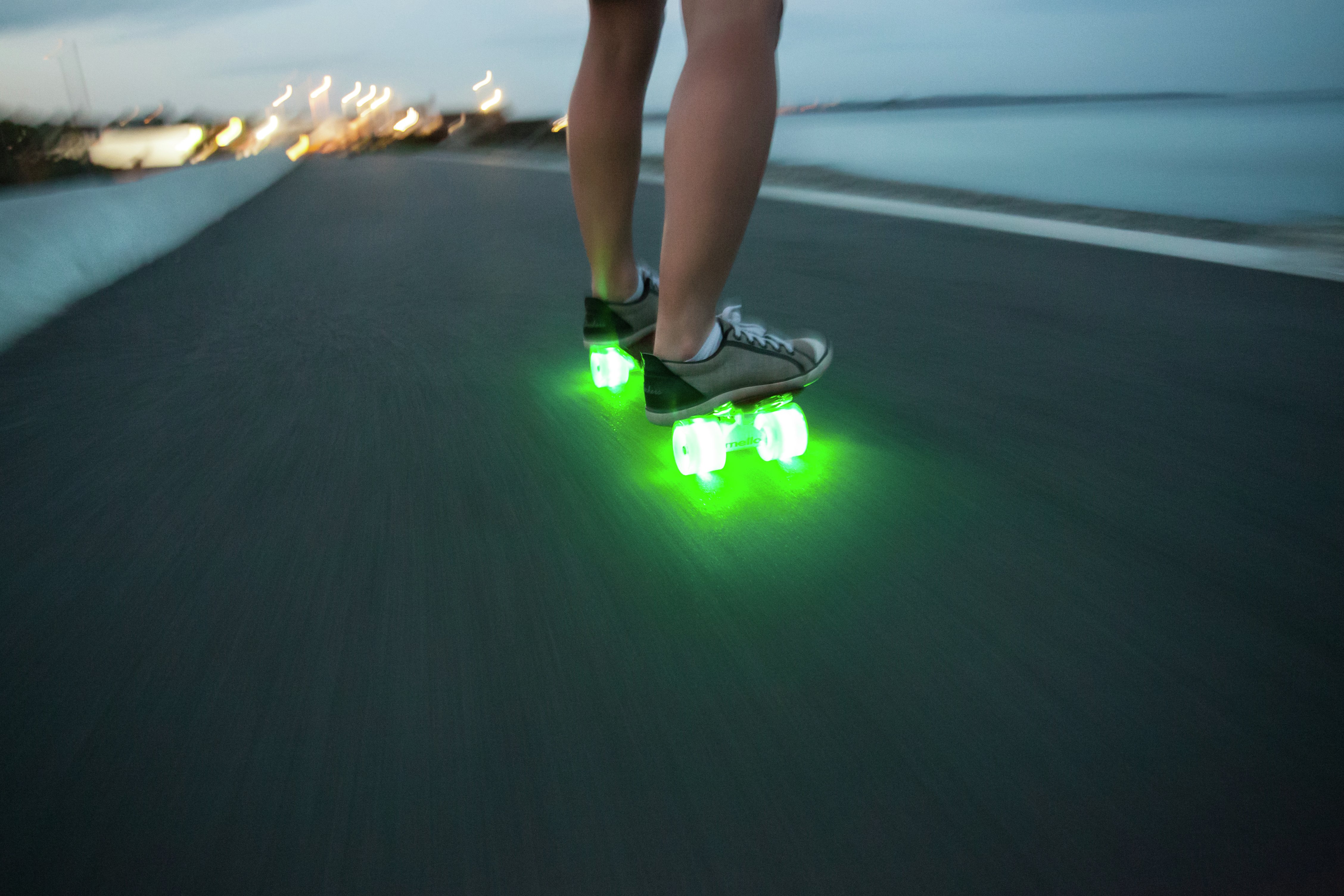 Mello LED 22 Inch Cruiser Skateboard - Lime Slush.
