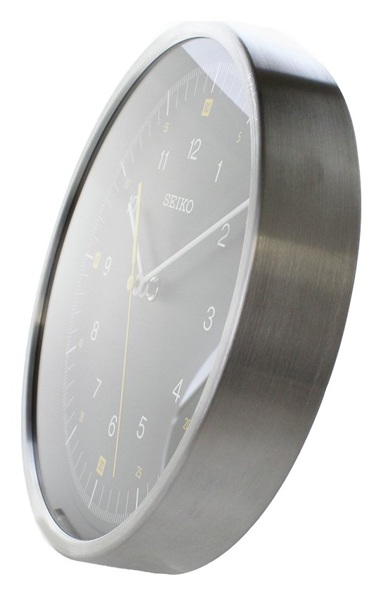 Seiko Round Aluminium Clock with Black Dial Review