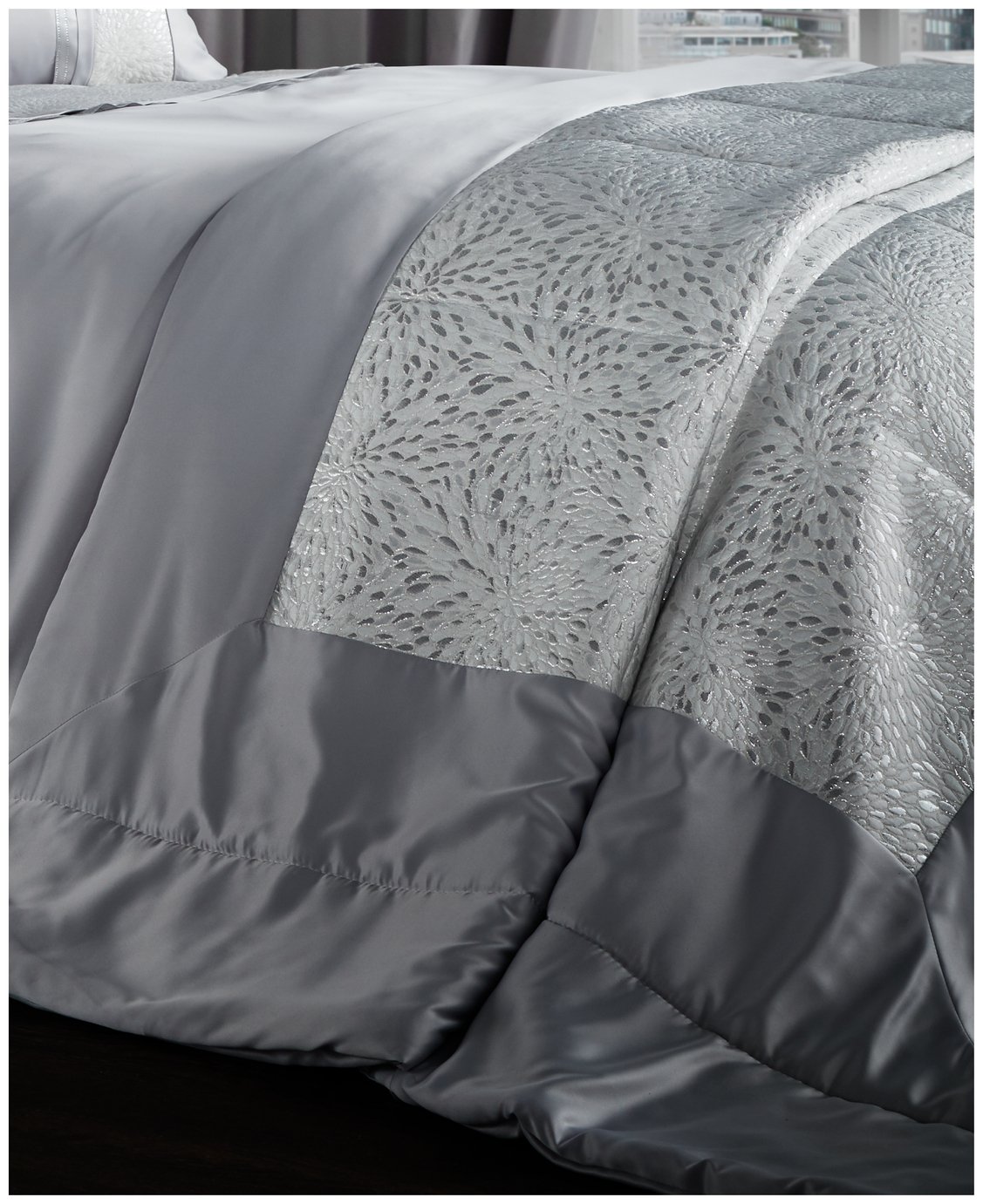 Catherine Lansfield Luxor Jacquard Bedspread - Silver