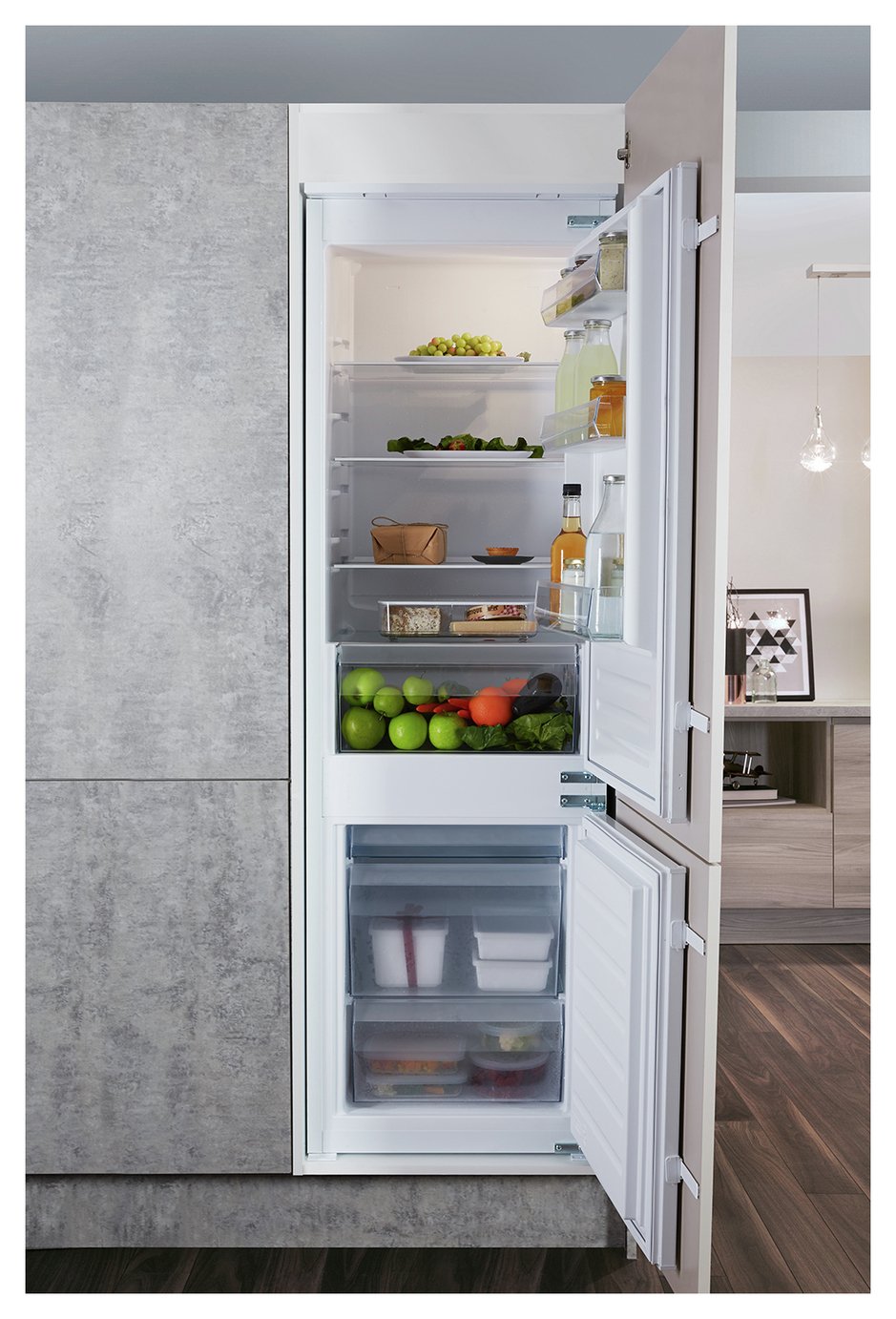 Hotpoint HMCB7030AADF Integrated Fridge Freezer Review