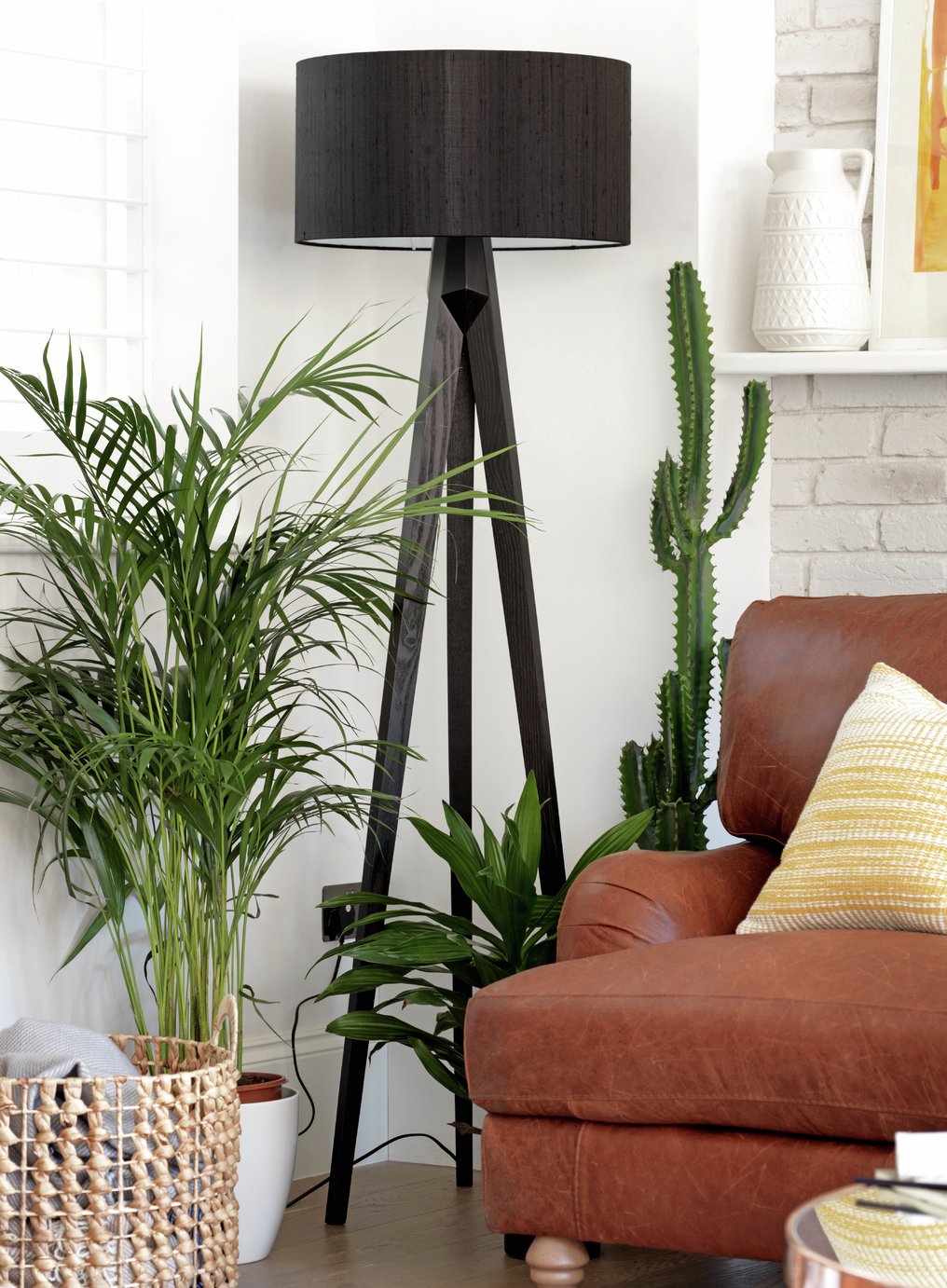 Habitat Tripod Dark Stained Wooden Floor Lamp Review