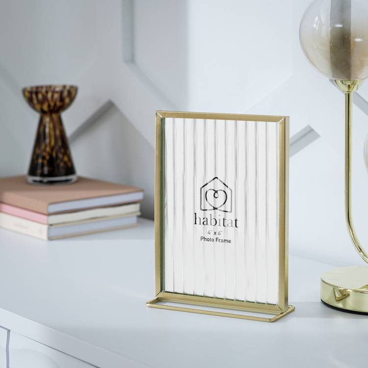 Habitat Gold Reeded Glass Metal Picture Frame on Stand -4x6" 0
