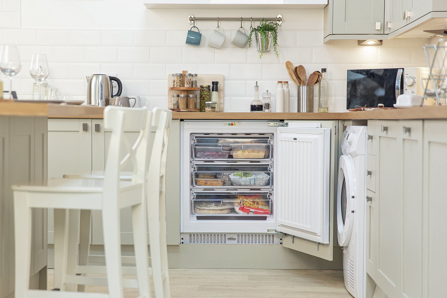 Russell Hobbs RHBU60 Integrated Under Counter Freezer. Reviews