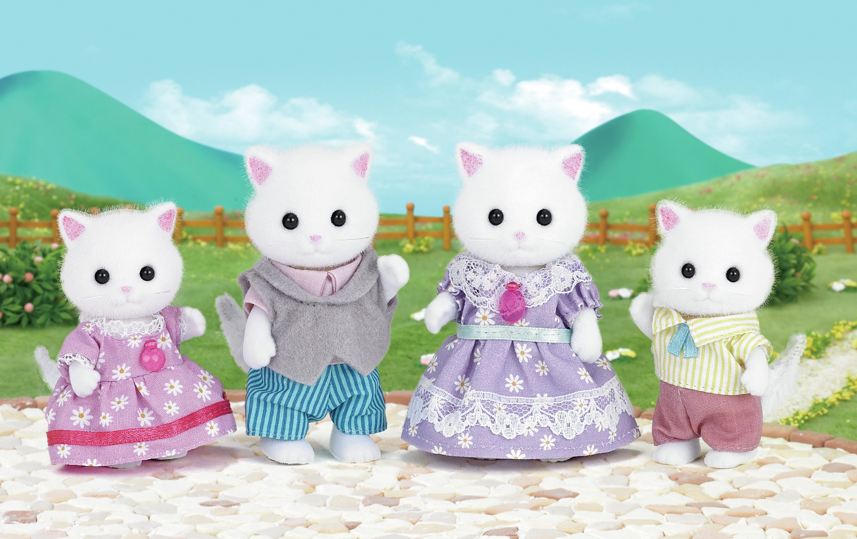 Sylvanian Families Persian Cat Family. Review