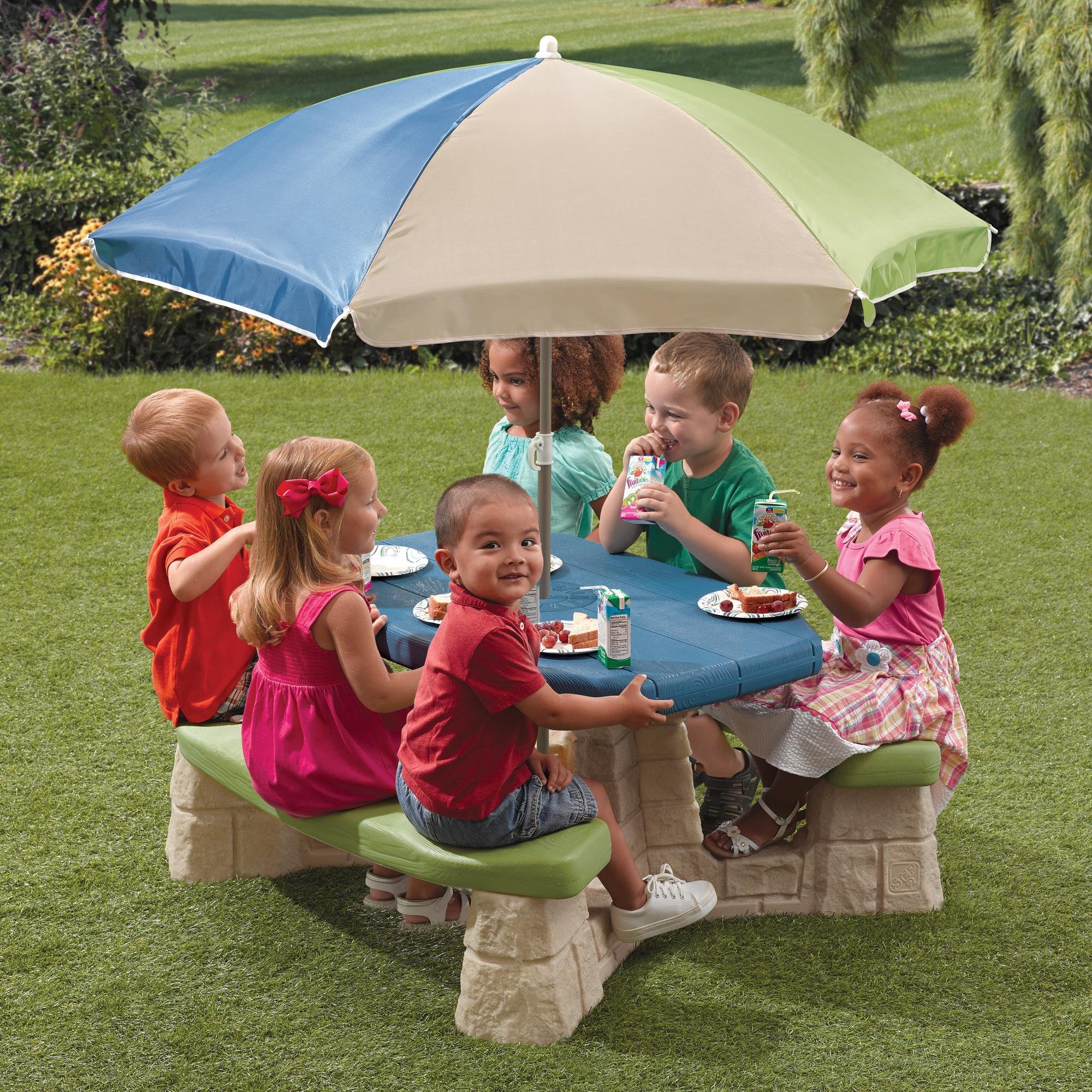 Step2 Picnic Table with Umbrella.