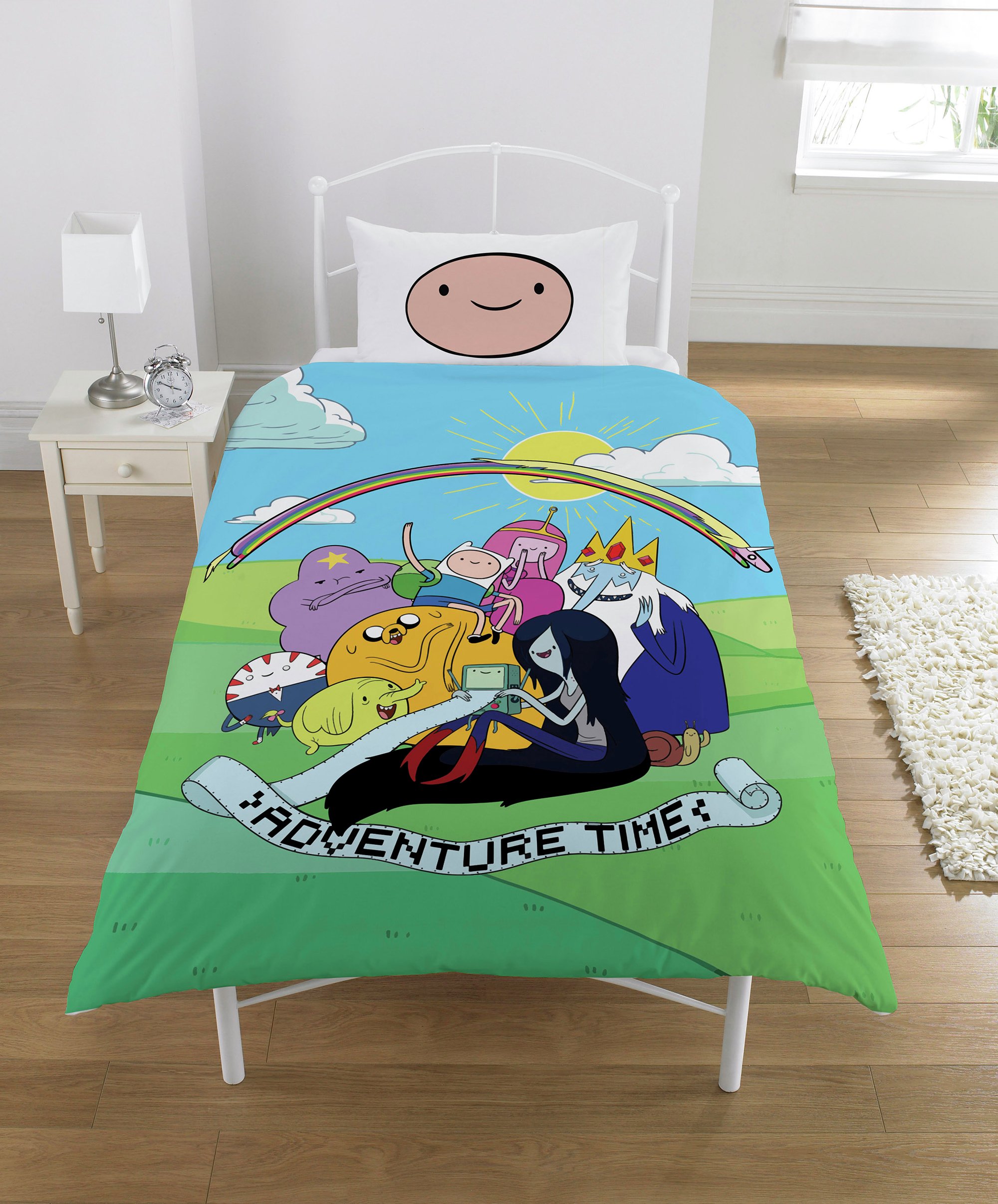 Bedding time. Постельное белье Adventure time. Adventure time на кровати. Постельное белье фин и Джейк. Комната в стиле Adventure time.