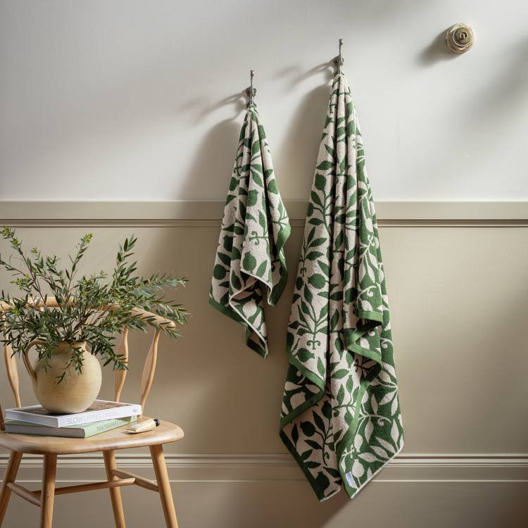 Habitat x Morris & Co. Rosehip Bath Sheet - Green -150x100cm 0