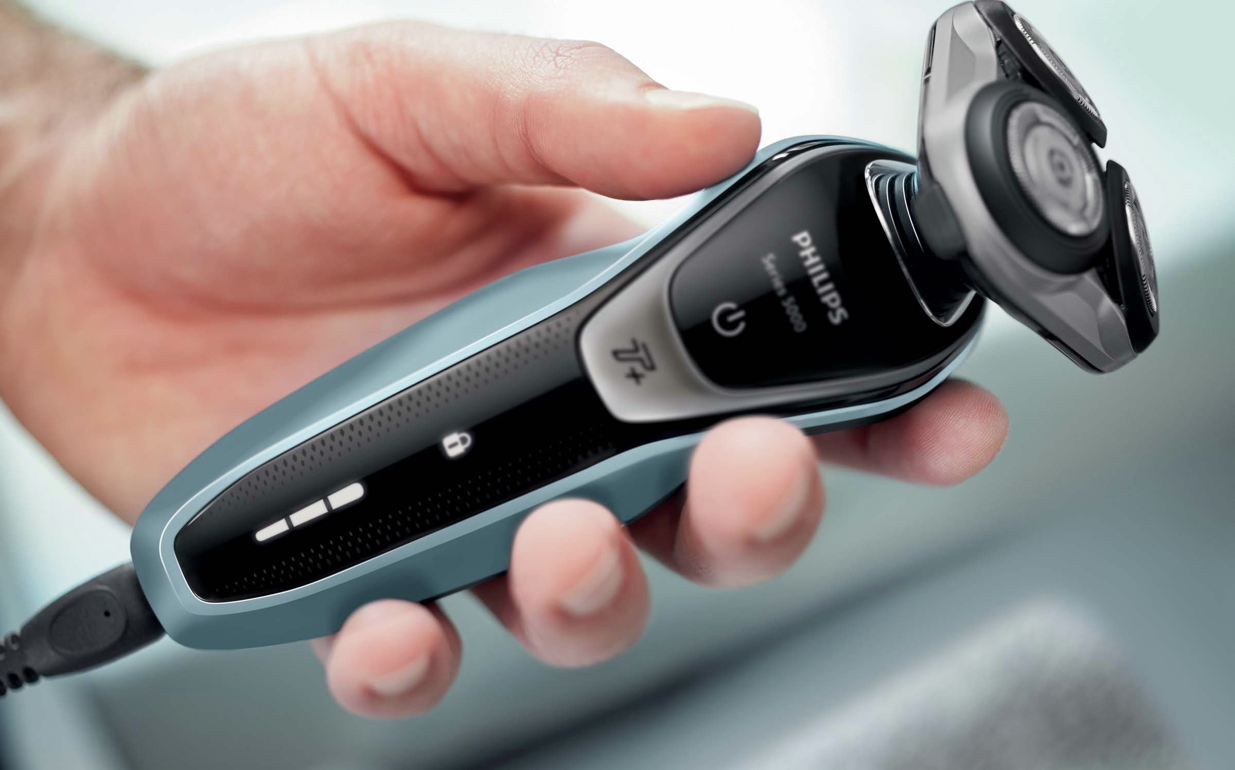 Philips Series 5000 Electric Shaver with Trimmer S5530 Reviews