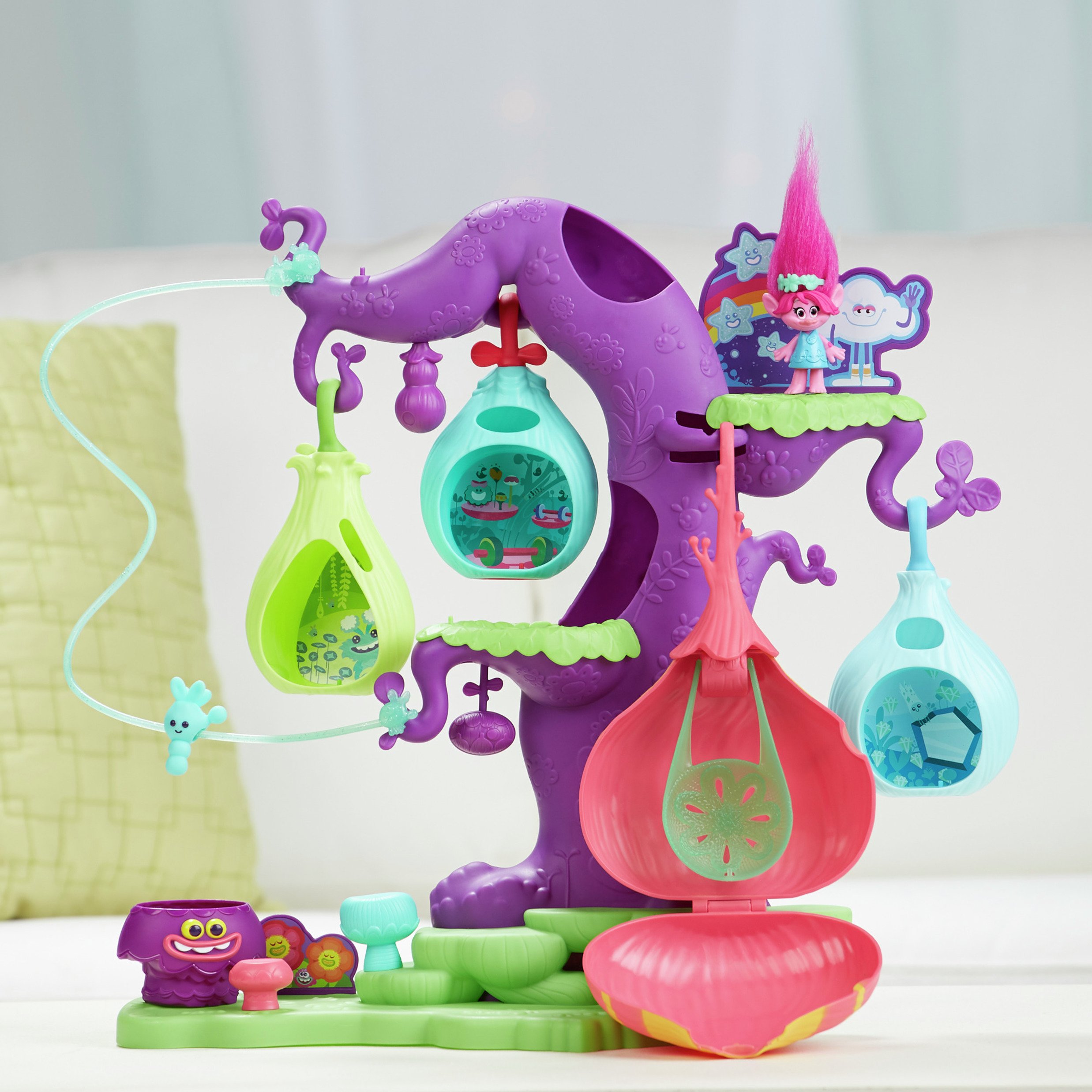 dreamworks trolls world tour blooming pod playset