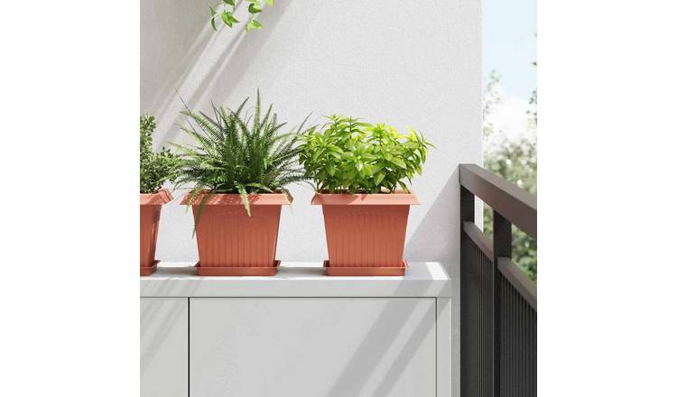 Walplus Pack of 24 Plastic Square Planter Tray - Brick Red - 18 x 18 x 2 cm