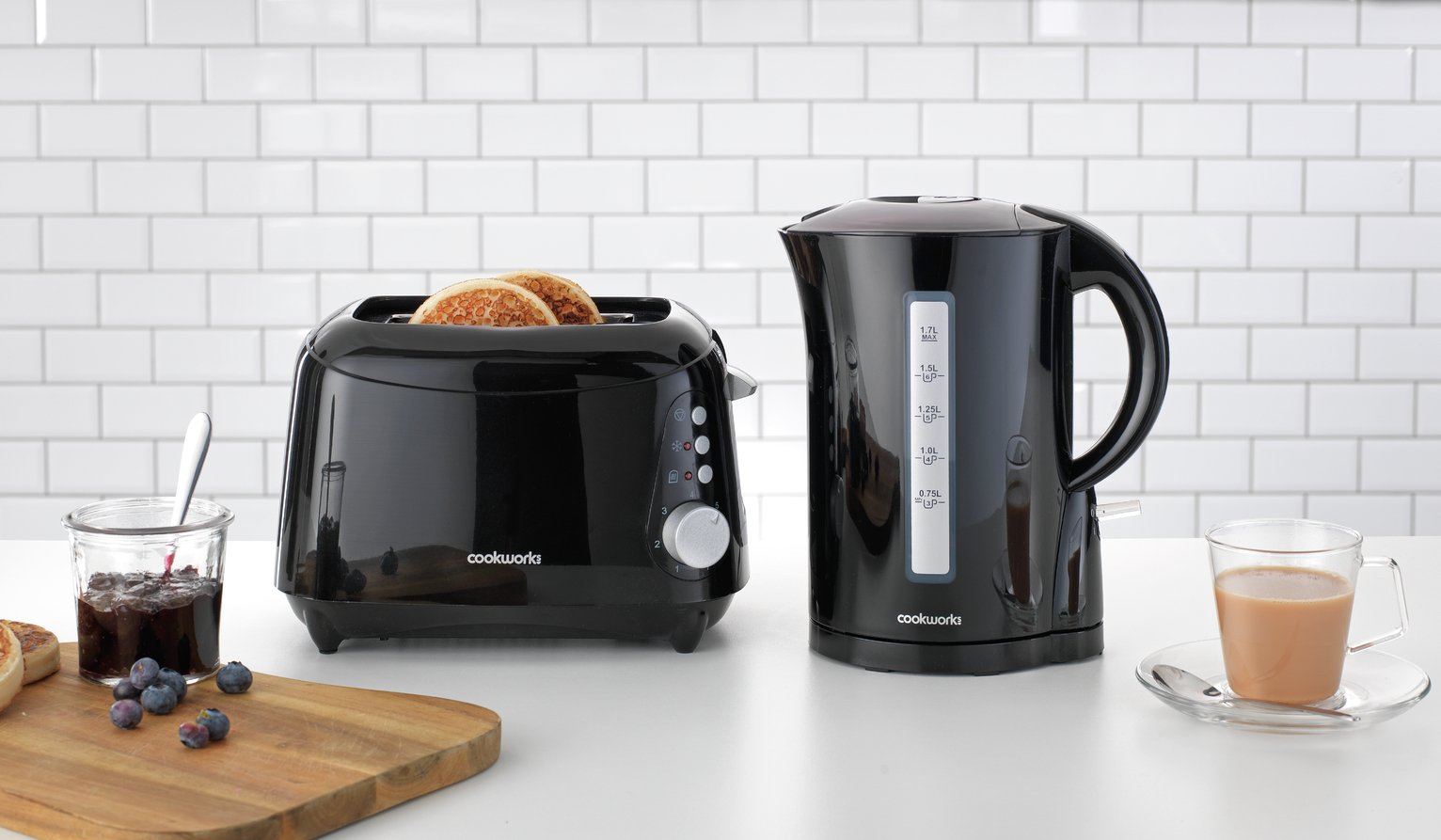 Cookworks Kettle Black Easily Take It To The Hob For Boiling Your Veg