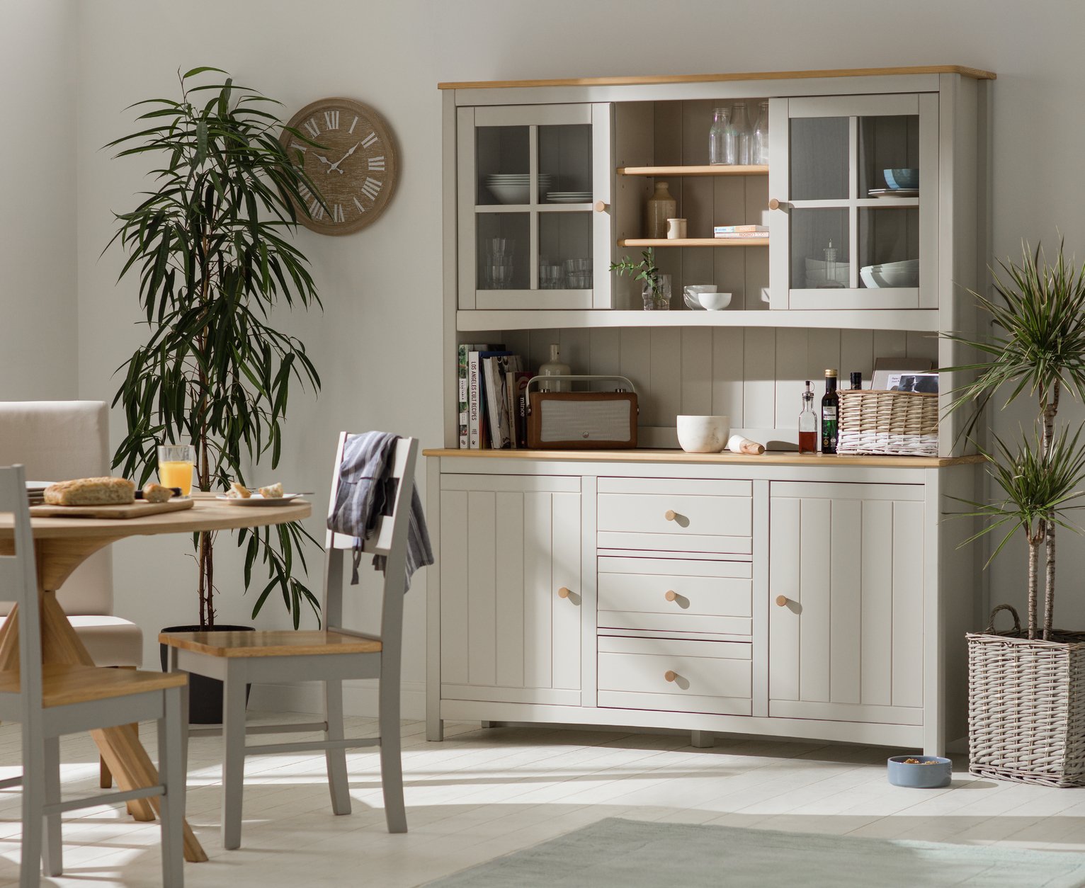 Argos Home Bournemouth 4 Door 3 Drawer Sideboard -Light Grey Review