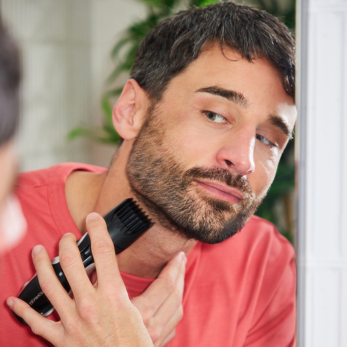 remington barba beard trimmer for men with ceramic blades and adjustable stubble trimmer comb for variable lengths