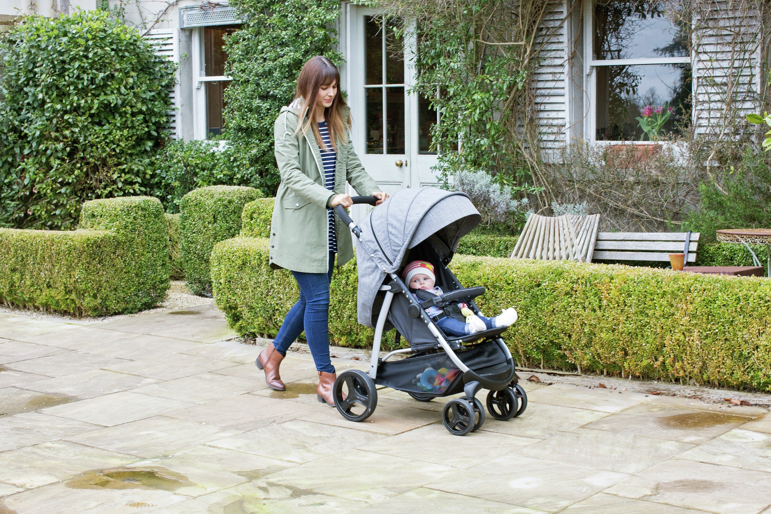 cuggl hawthorn 4 wheel pushchair folded