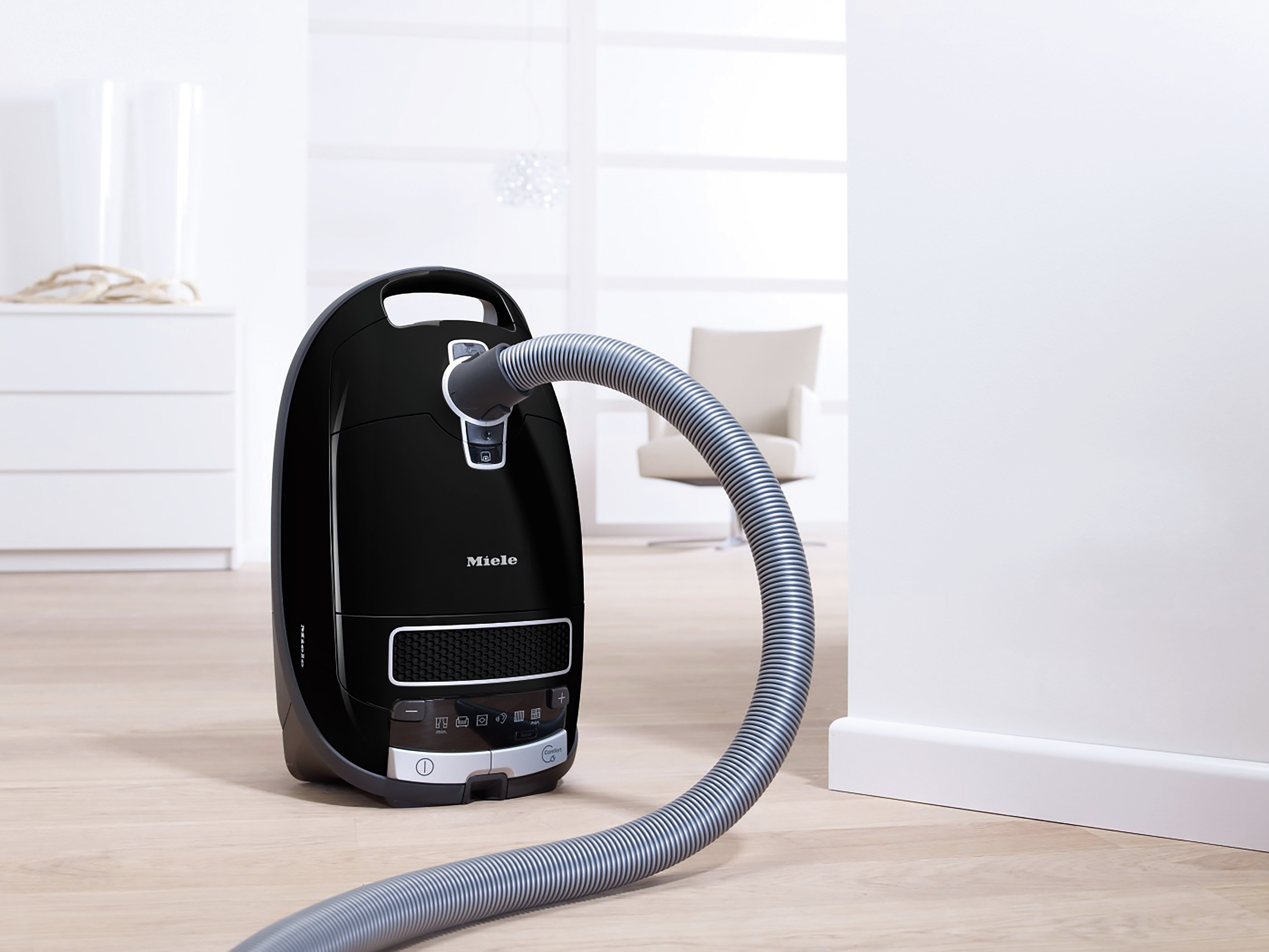 Miele C3 Complete Bagged Cylinder Vacuum Cleaner Review