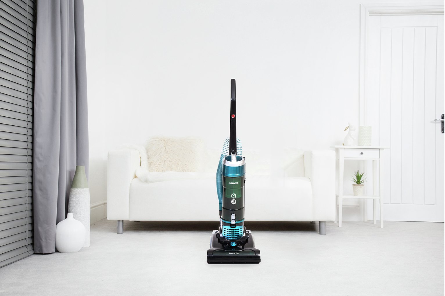 Hoover TH31 BO01 Breeze Evo Bagless Upright Vacuum Cleaner Review