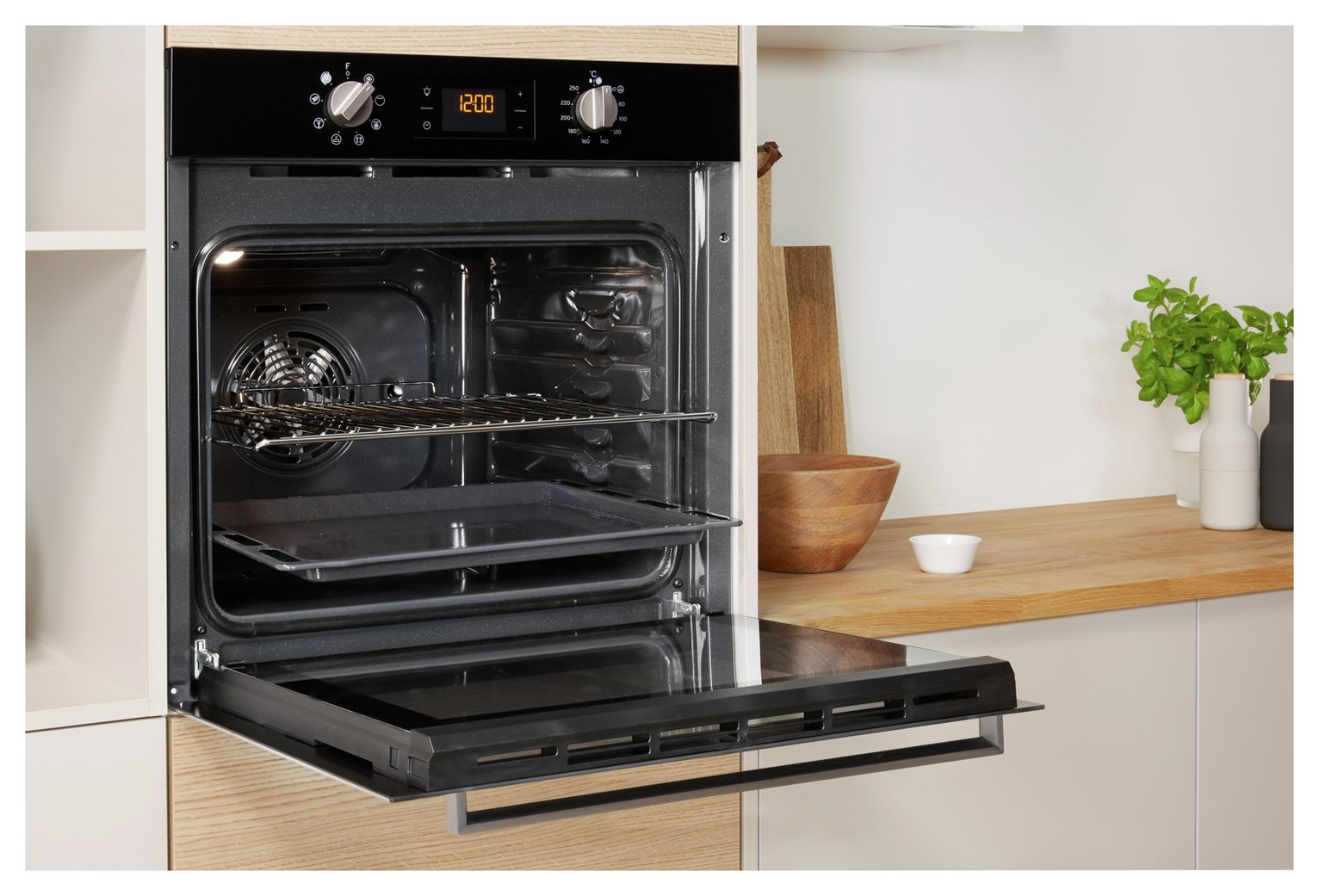 Indesit Aria IFW6340BL Built In Single Electric Oven Reviews Updated