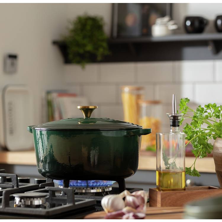 Habitat 5.3 Litre Cast Iron Casserole Dish - Green 0