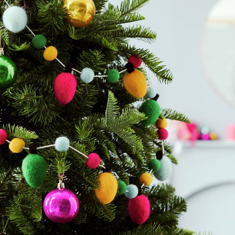 Habitat Felt Bulbs Christmas Garland 0