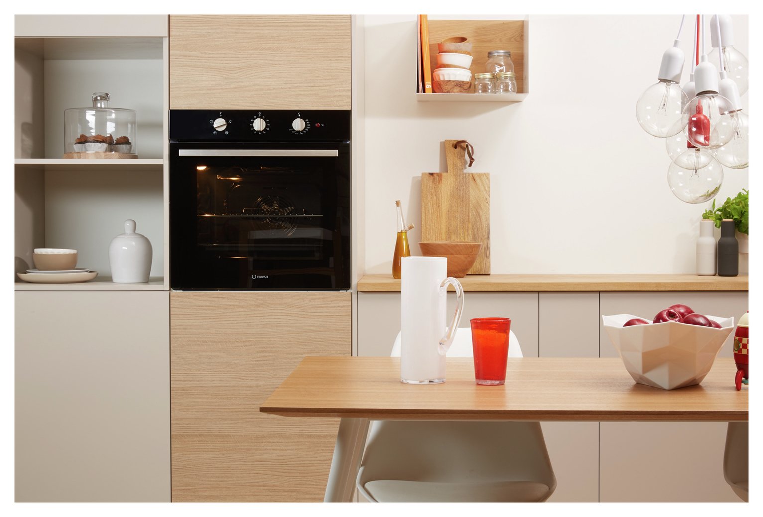 Indesit Aria IFW6330BL Single Oven Reviews