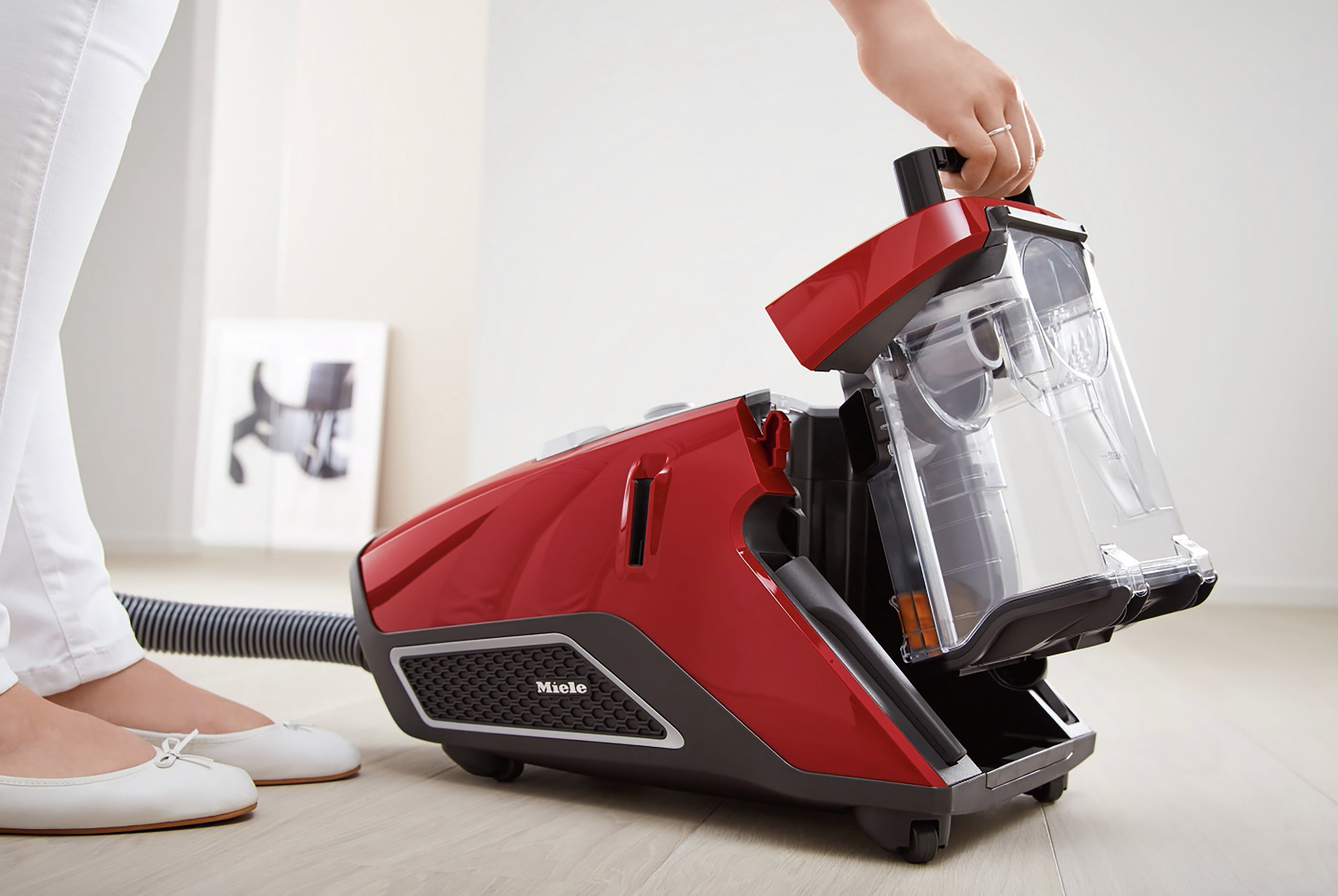 Miele CX1 Blizzard Cat & Dog Vacuum Cleaner Review