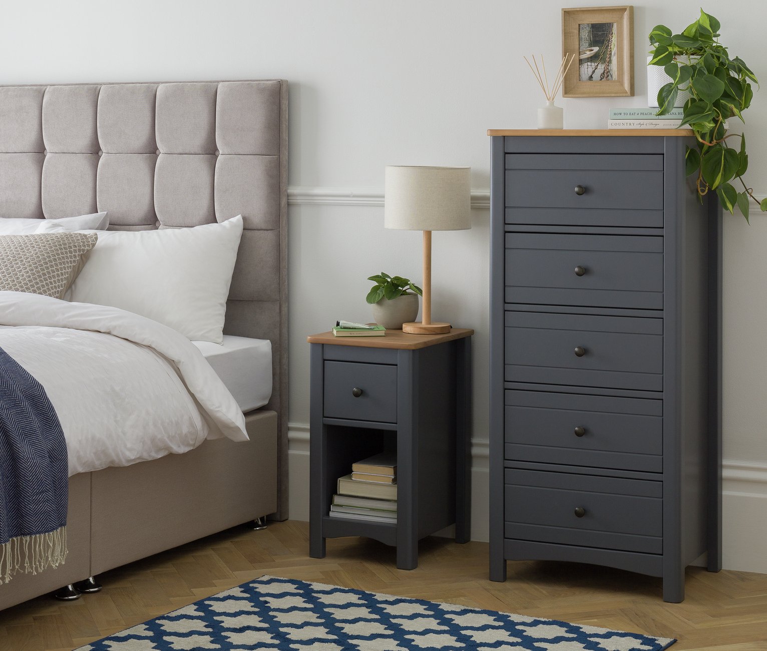 Argos Home Bournemouth Bedside Table & 5 Drw Chest Review