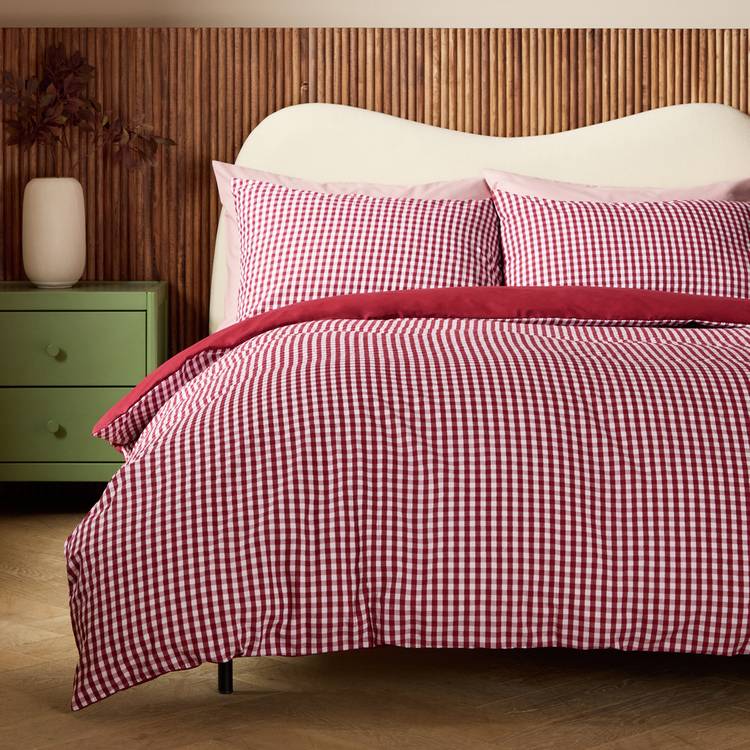 Habitat Gingham Seersucker Burgundy Bedding Set - Single 0