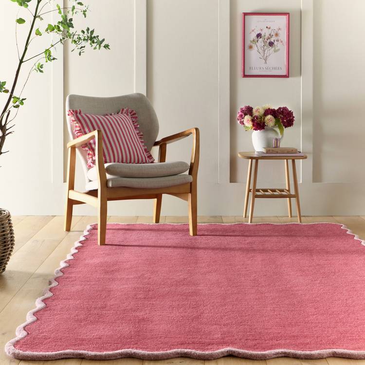 Origins Scalloped Red Wool Short Pile Rug - 170x120cm 0