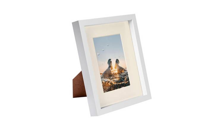 Nicola Spring 8" x 10" White 3D Box Photo Frame 4" x 6" Ivory Mount